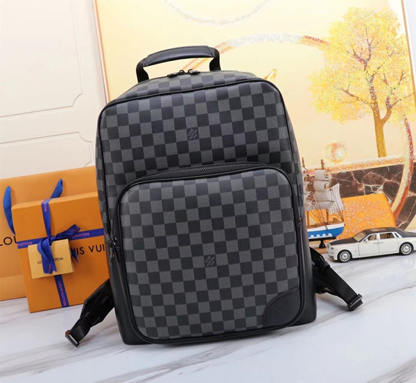 ルイヴィトンバッグ正面デザイン